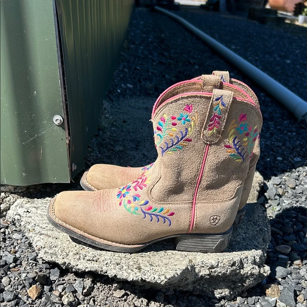 ARIAT “Wiggle Room” kids western boots sz: 2.5 - floral embroidery - Picture 2 of 11
